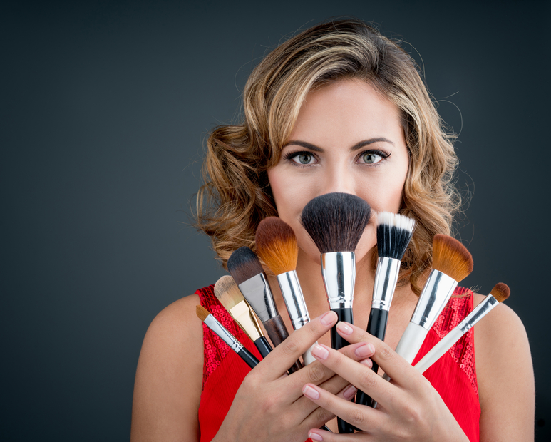 Conheça os 6 pincéis básicos de maquiagem